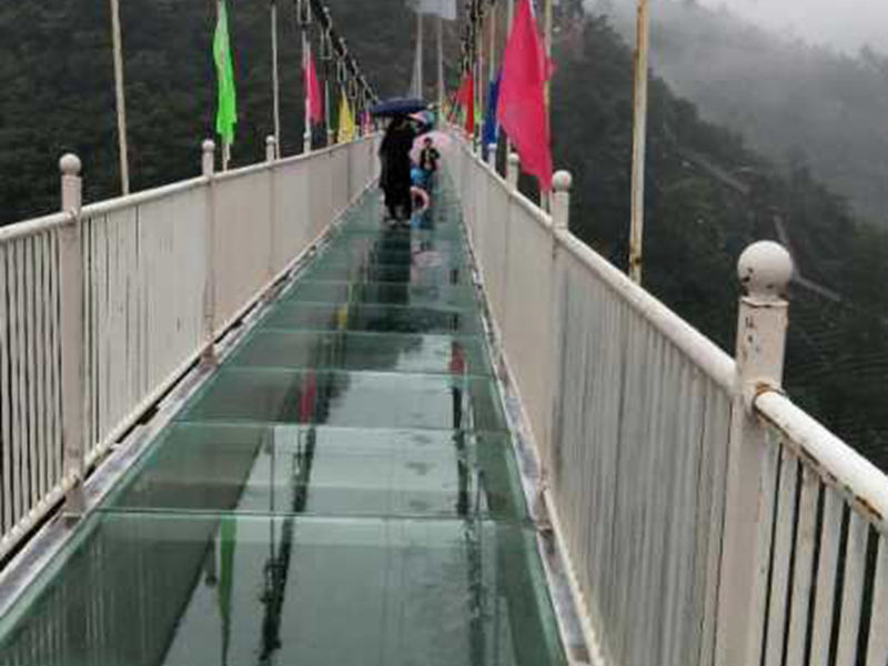 景区玻璃桥安装